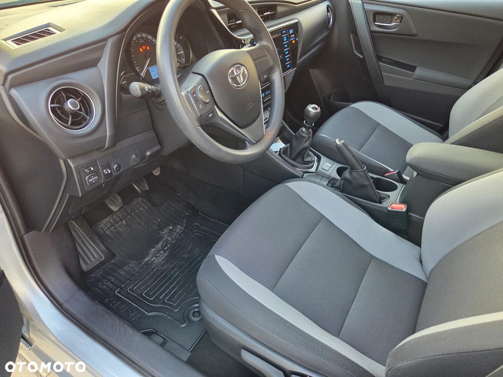Toyota Auris - 15