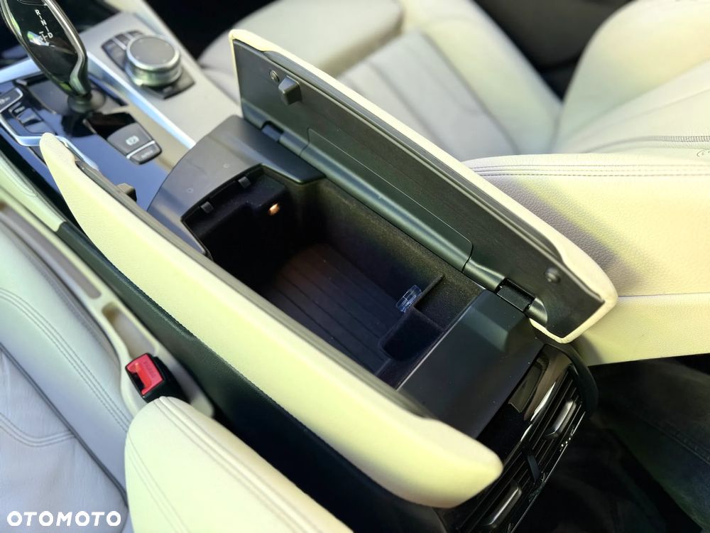 BMW Seria 5 520d xDrive M Sport sport - 30