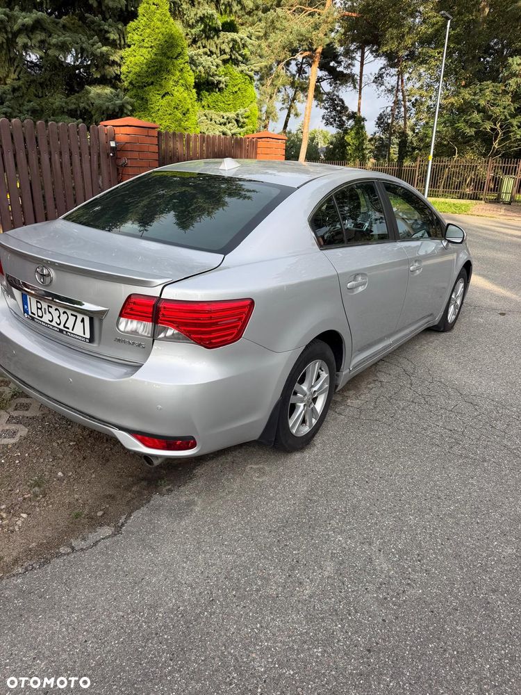 Toyota Avensis 2013 photo 2