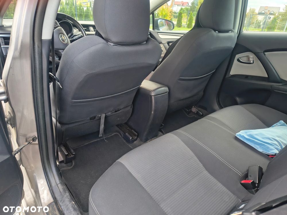 Toyota Avensis - 8