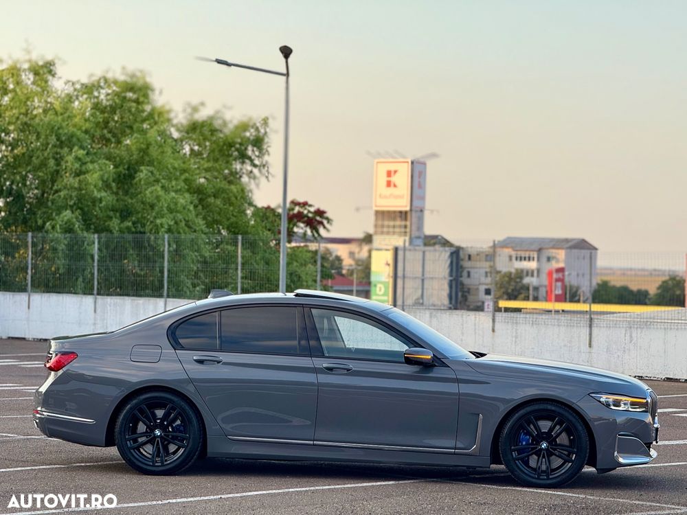 BMW Seria 7 740d xDrive MHEV - 12