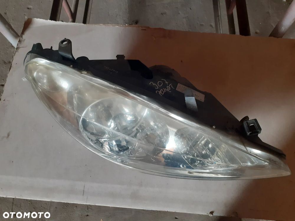 12289 Lampa prawy przód TYC Peugeot 307 SW - 2