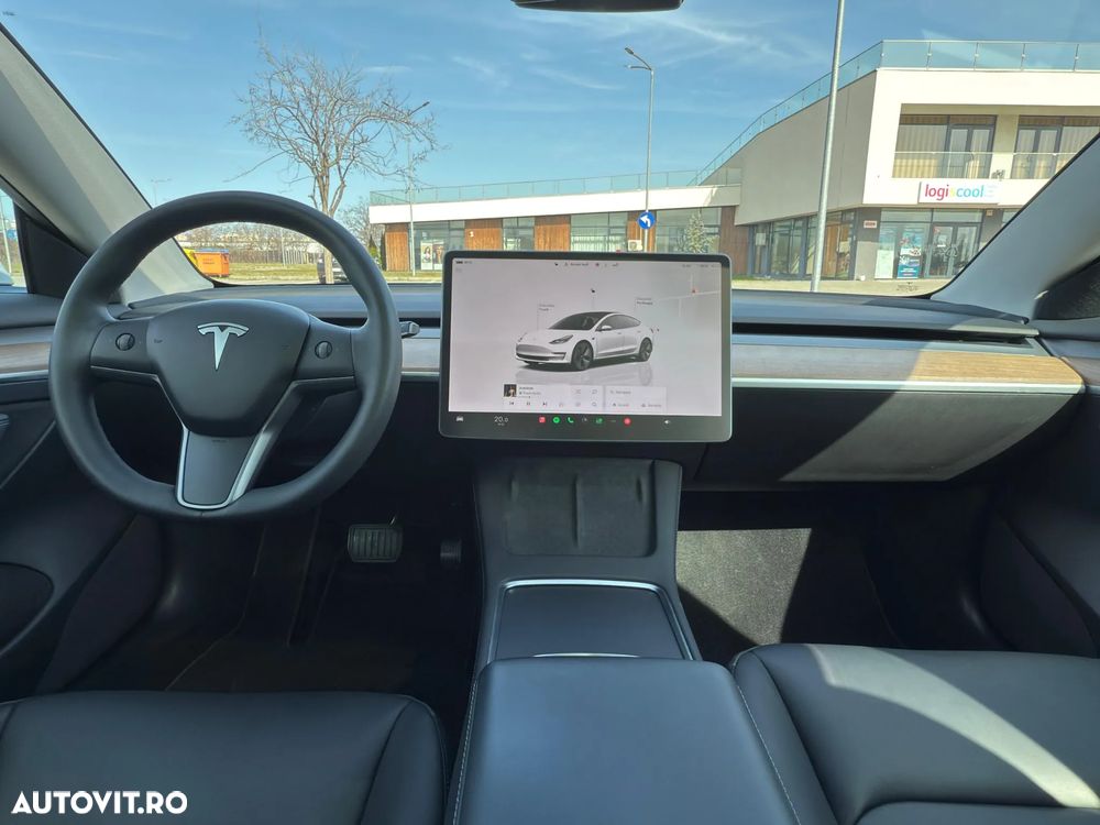 Tesla Model 3 Long Range - 11