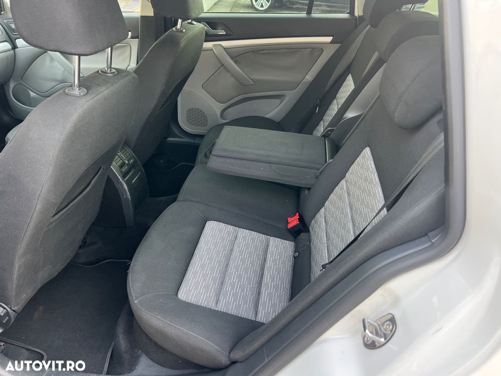 Skoda Octavia Combi 1.6 TDI DPF 4x4 Ambition - 11