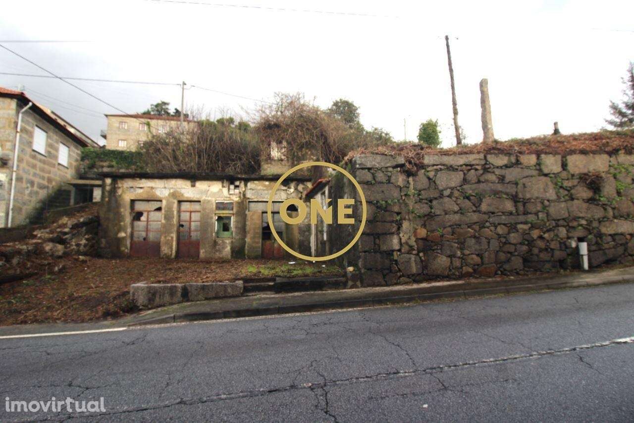 Moradia em Ruínas em Bairro - Grande imagem: 2/4