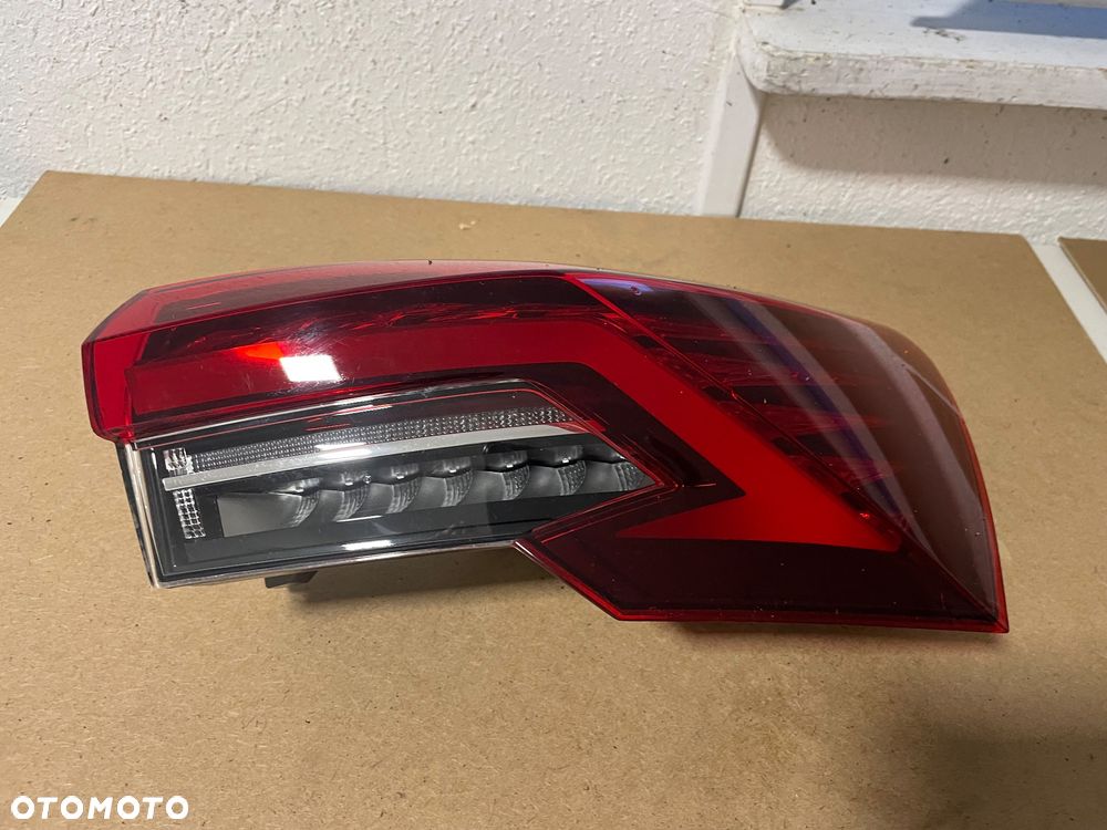 Lampa tył tylna Skoda Octavia IV 24R Crystal 5E3945208B PRAWA LED - 6