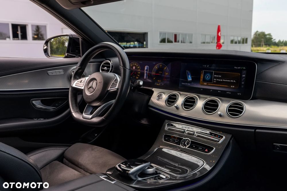 Mercedes-Benz Klasa E 220 d 4Matic T 9G-TRONIC AMG Line - 6