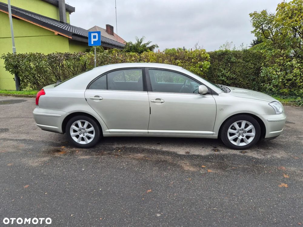Toyota Avensis 2.2 D-4D Prestige Gold - 3