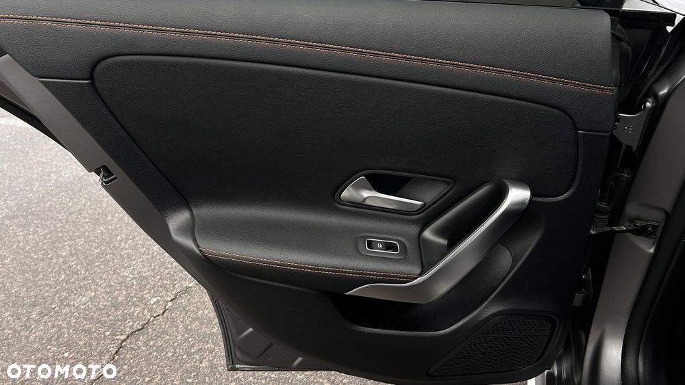 Mercedes-Benz CLA 220 4-Matic Edition 1 7G-DCT - 26