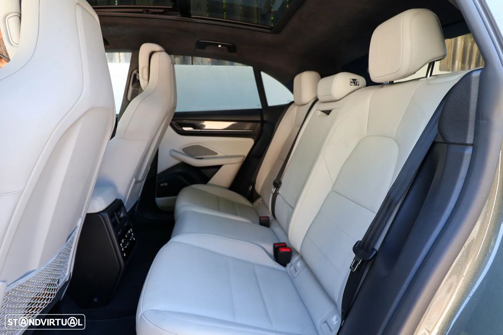 Porsche Macan Electric 4 - 22