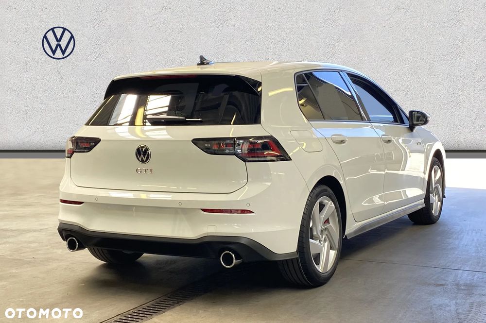 Volkswagen Golf - 6