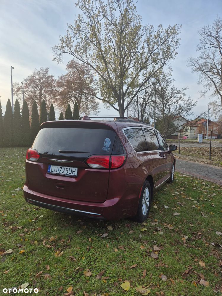 Chrysler Pacifica - 4