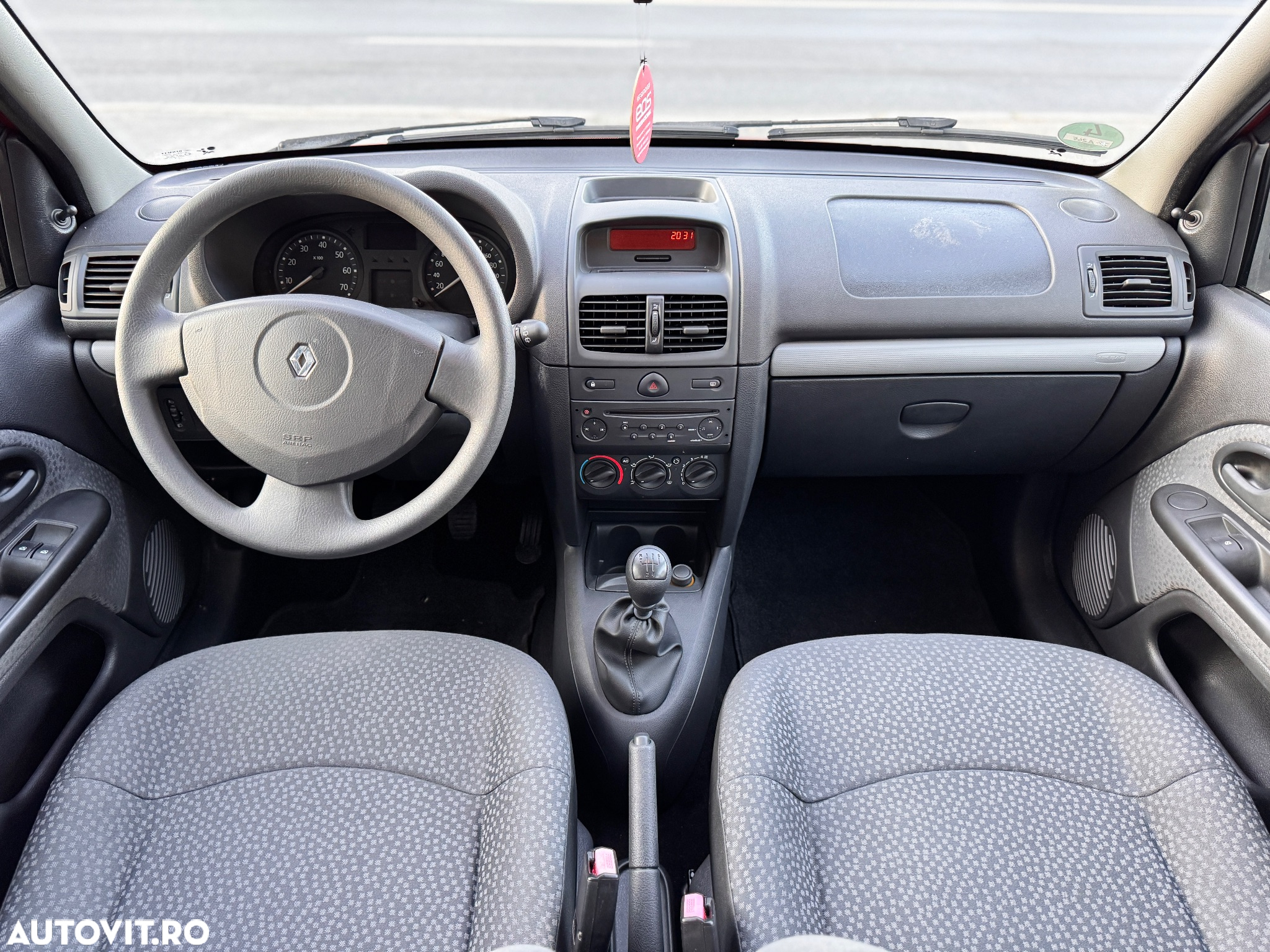 Renault Clio III 1.2 16V Authentique - 10
