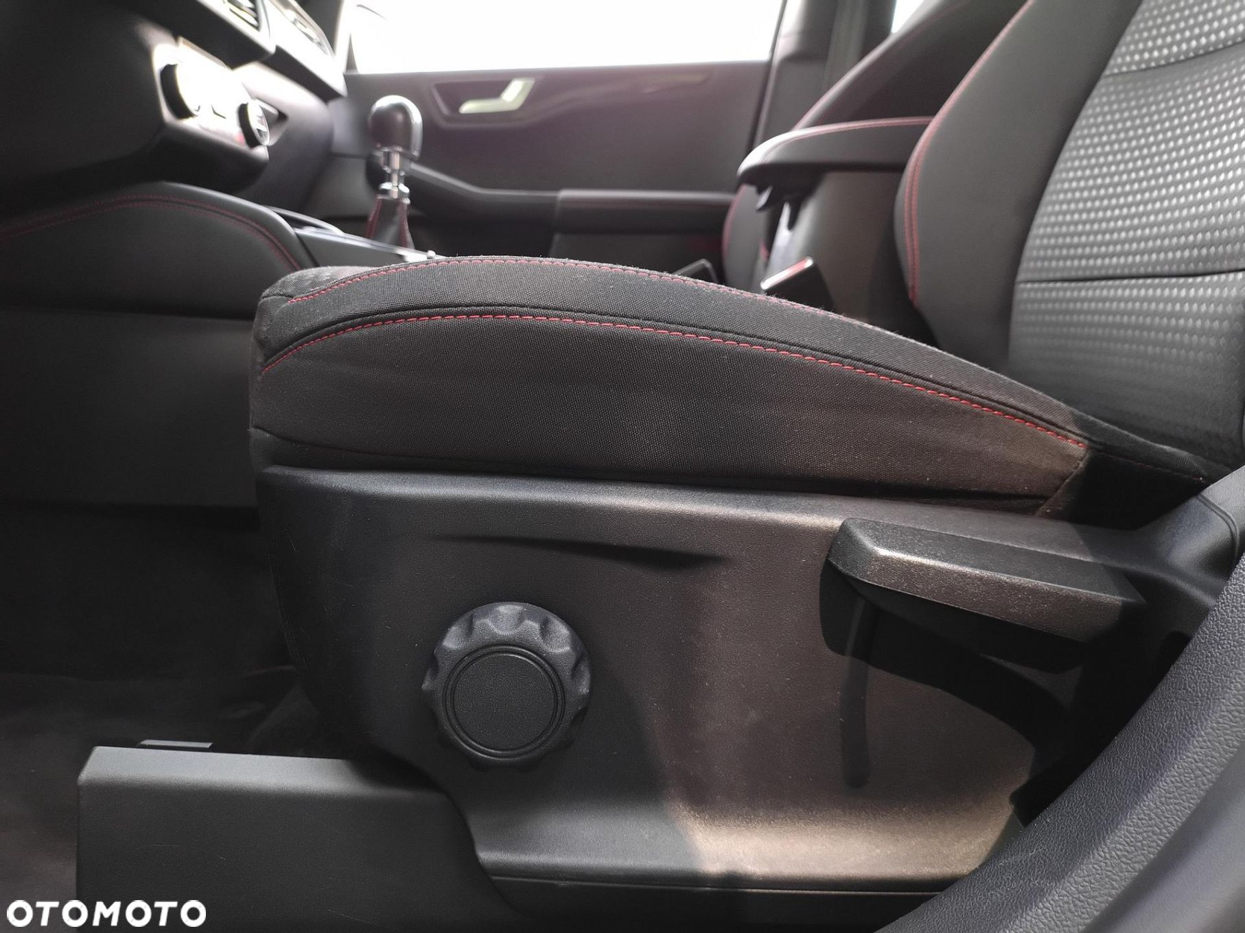 Ford Kuga 1.5 EcoBoost FWD ST-Line - 26