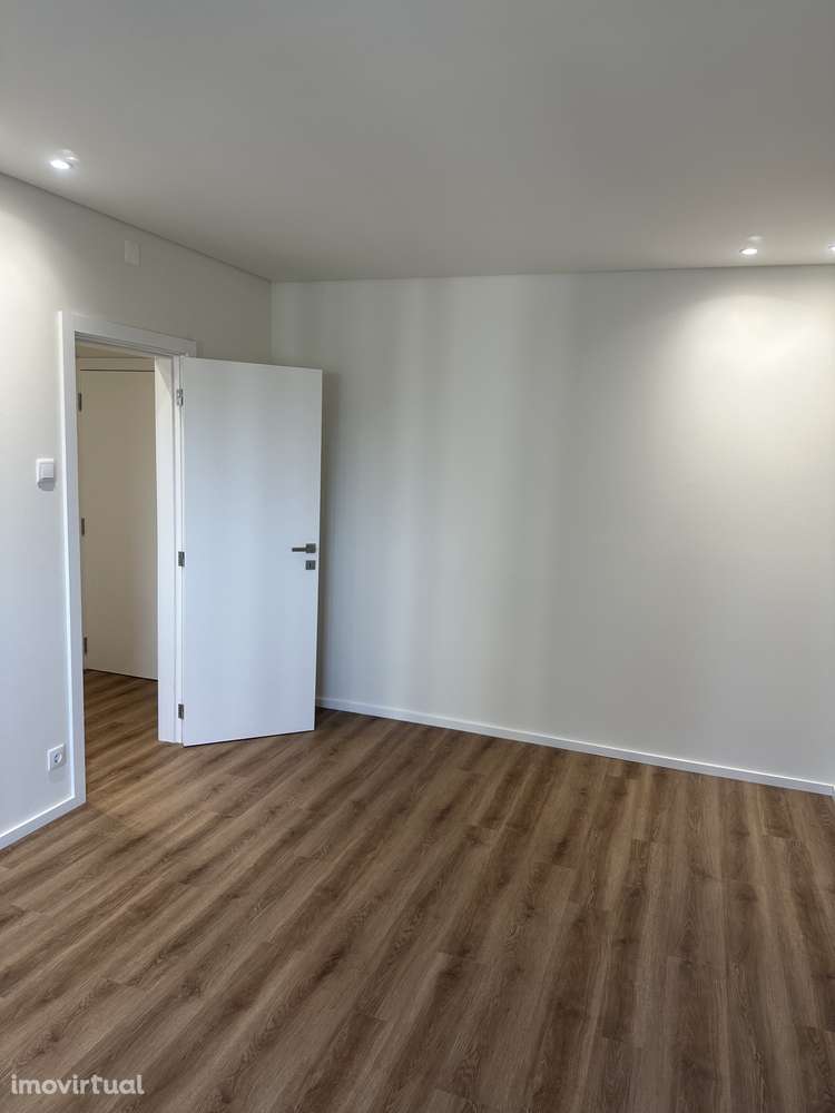 Apartamento T2 totalmente remodelado a apenas 100 metros da praia - Grande imagem: 5/16