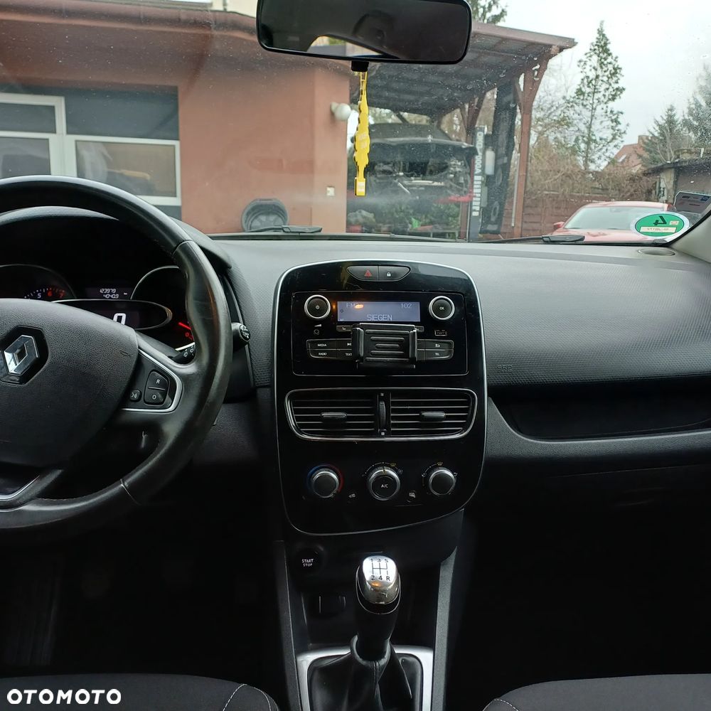 Renault Clio 1.2 16V 75 LIMITED - 10