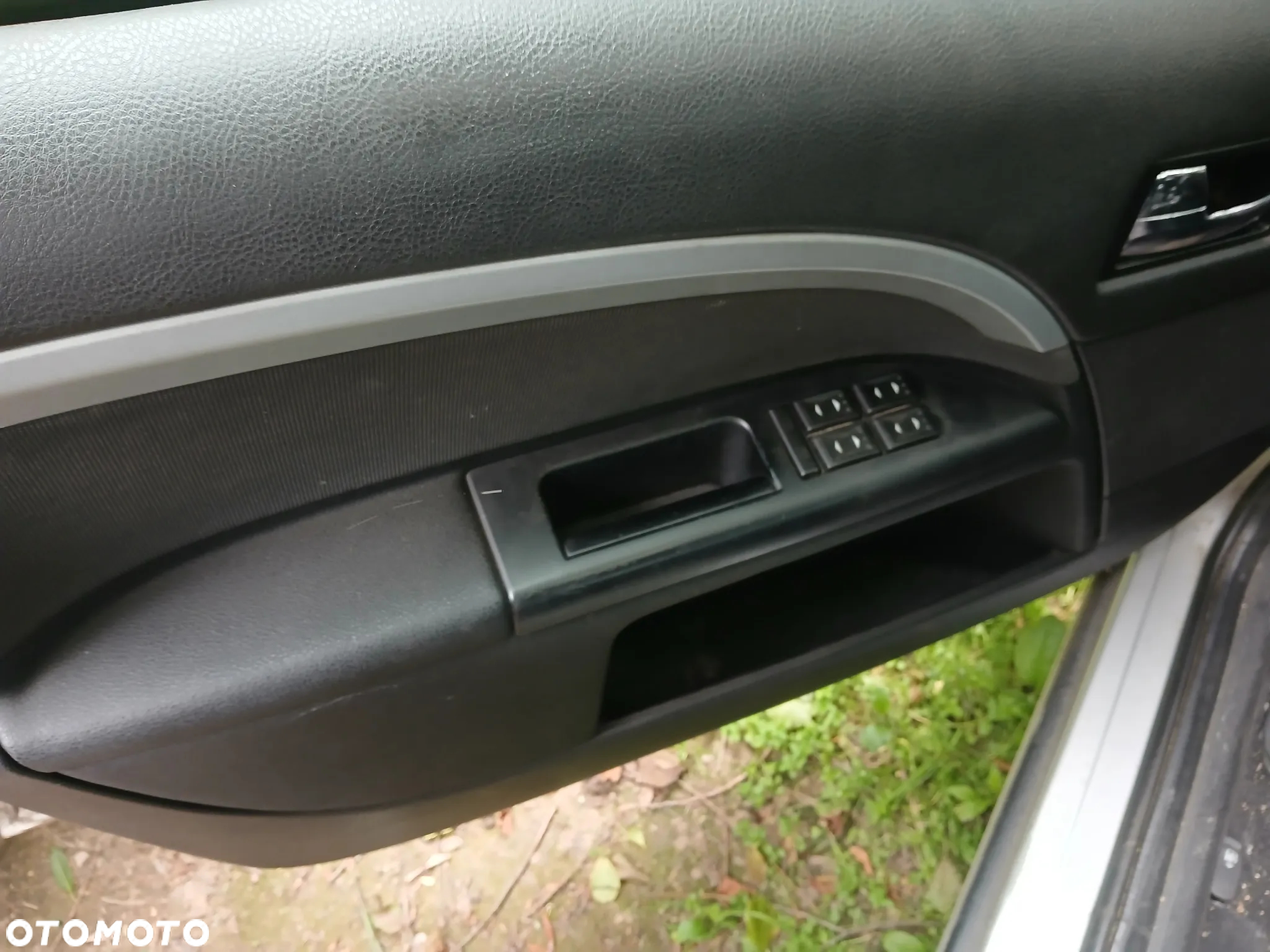 ford mondeo MK3 60 fotel fotele kanapa deska kokpit podsufitka boczek boczki klamka podłokietnik - 2