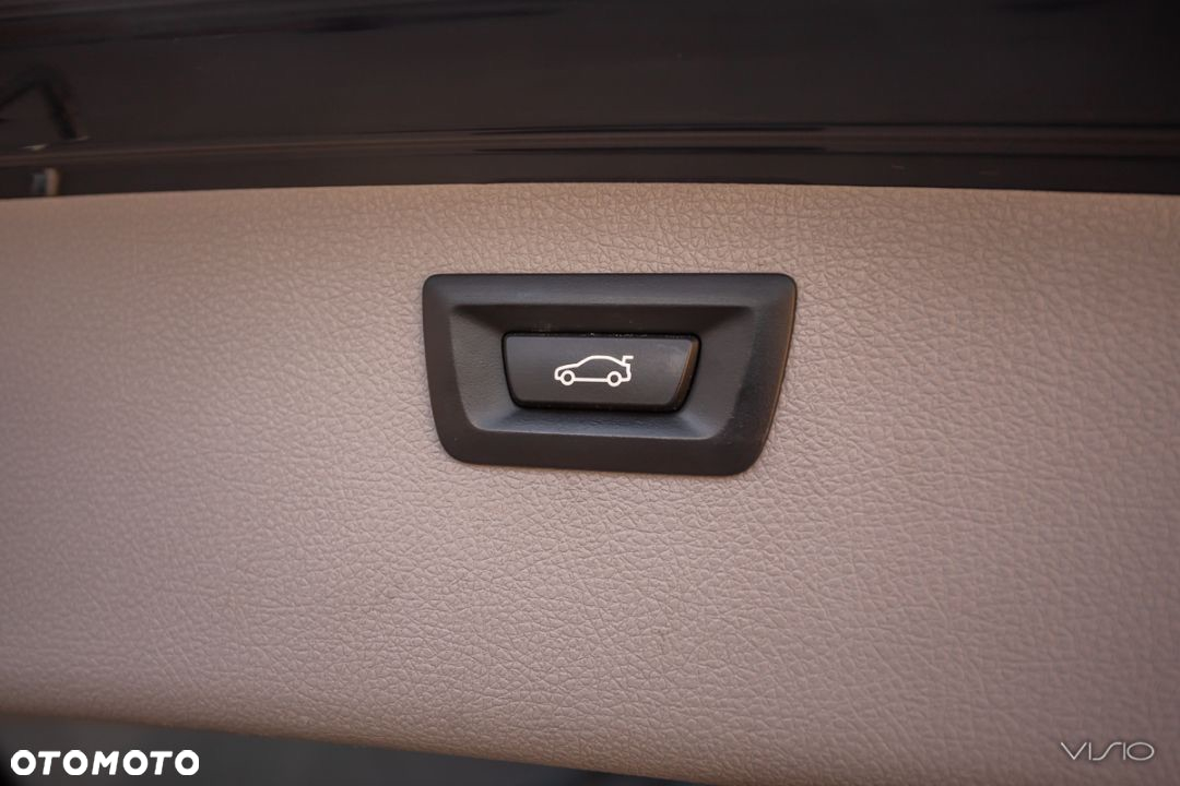 BMW Seria 3 318d DPF Touring Edition Sport - 21