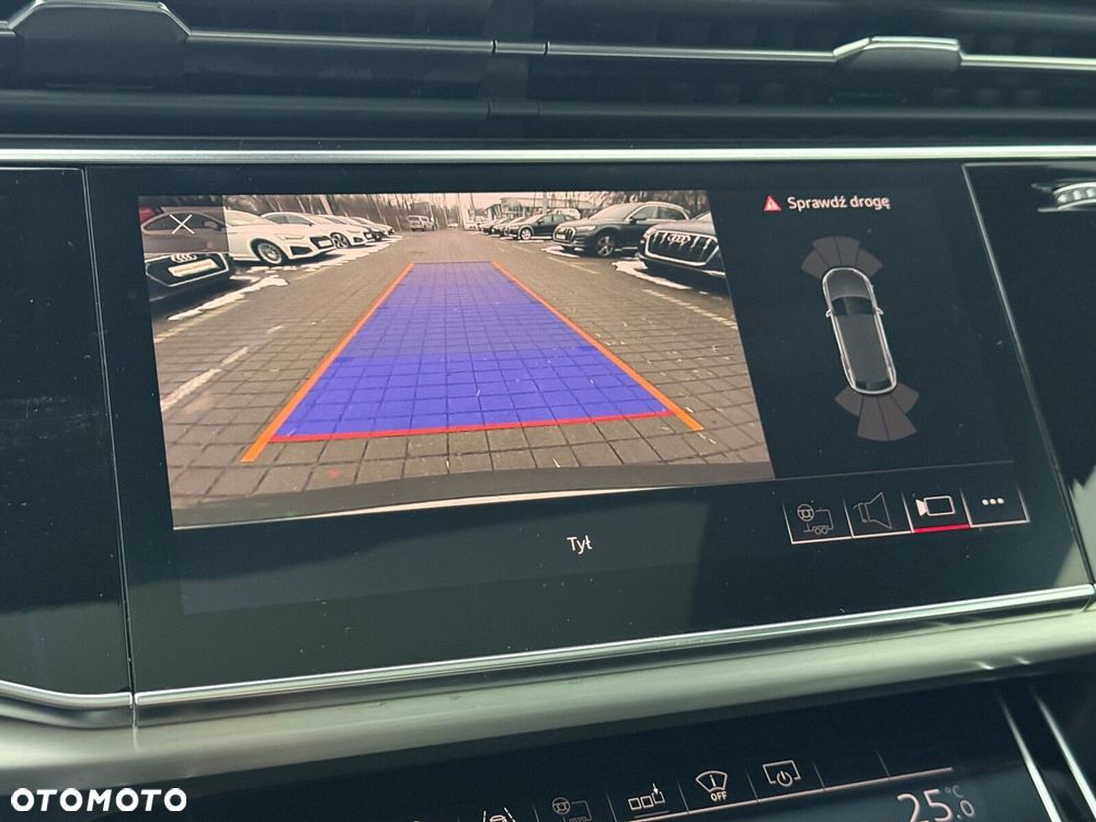 Audi Q8 - 16
