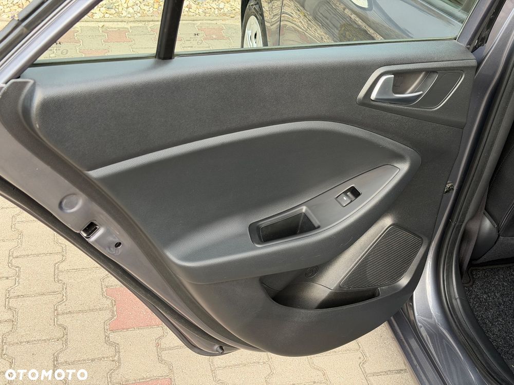 Hyundai i20 blue 1.2 YES Gold - 18