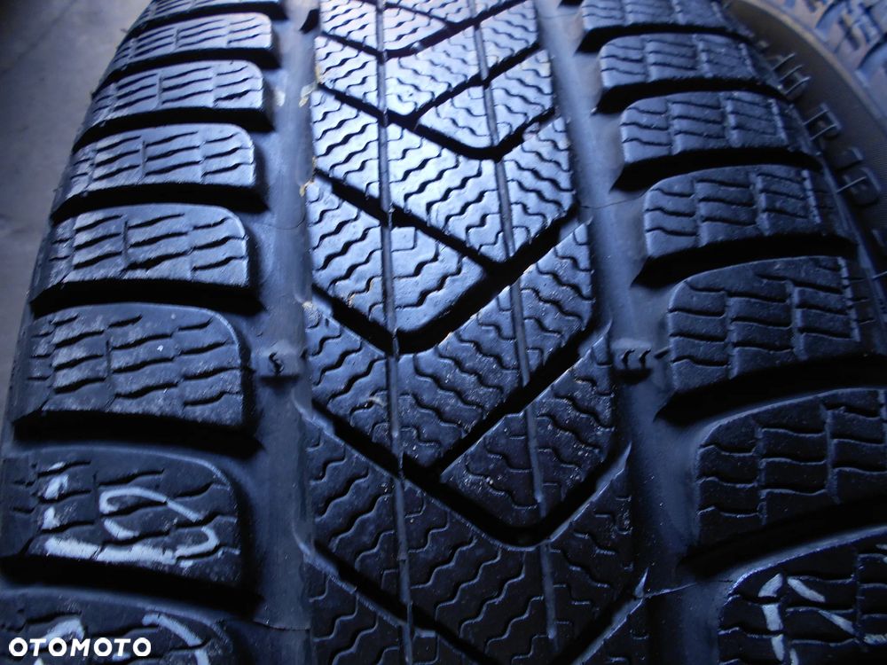 OPONY 225/40R19 PIRELLI SOTTO ZERO 3 RSC DOT 4818 7MM - 4
