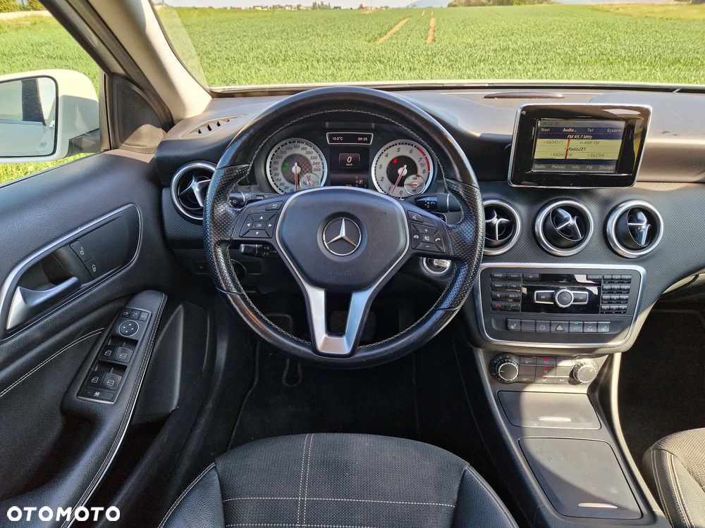 Mercedes-Benz Klasa A 180 7G-DCT Urban - 17