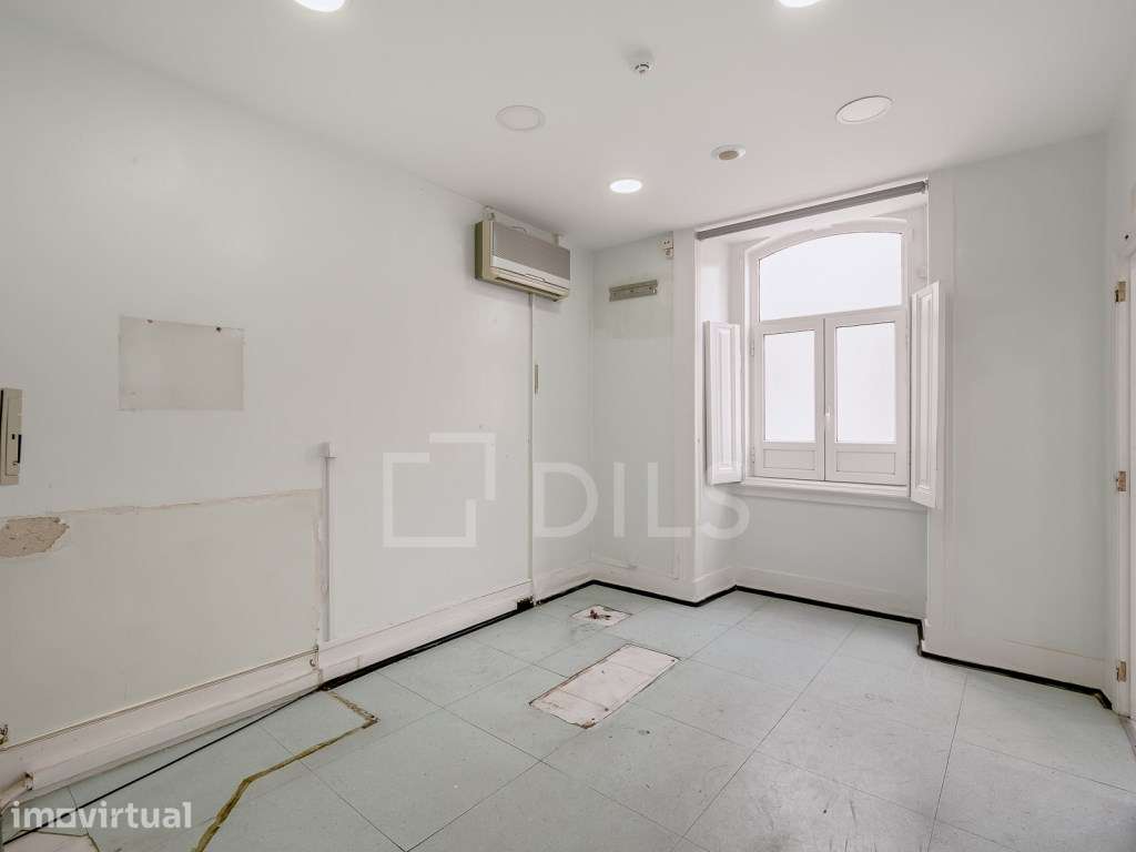 Apartamento T2+2 no centro de Lisboa, junto ao metro, para renovar - Grande imagem: 5/29