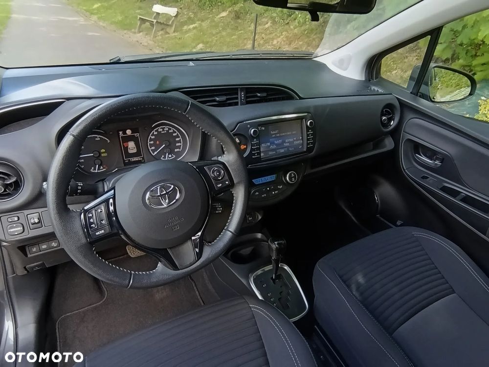 Toyota Yaris Hybrid 100 Premium - 14