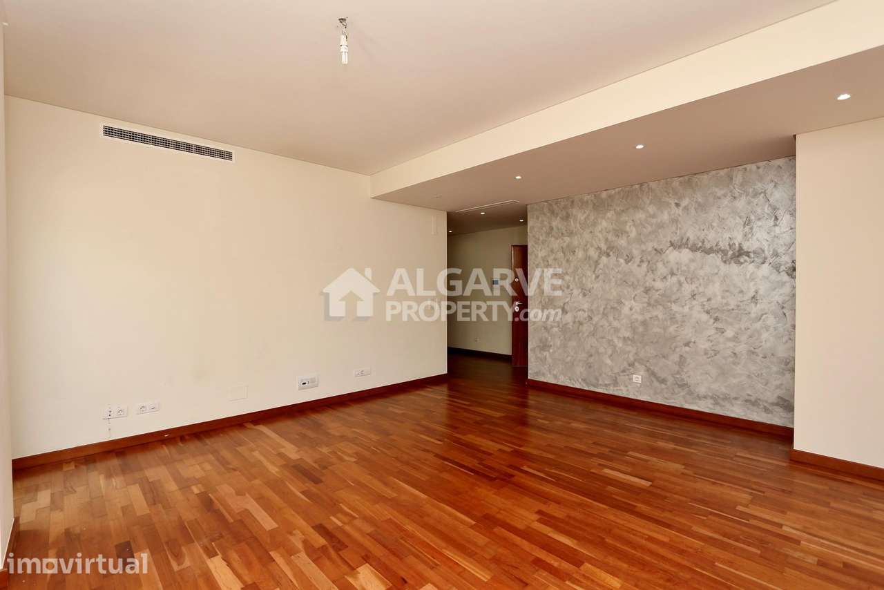 Apartamento T2 de Alta qualidade com Varanda e Estacionamento – Loulé - Grande imagem: 2/16
