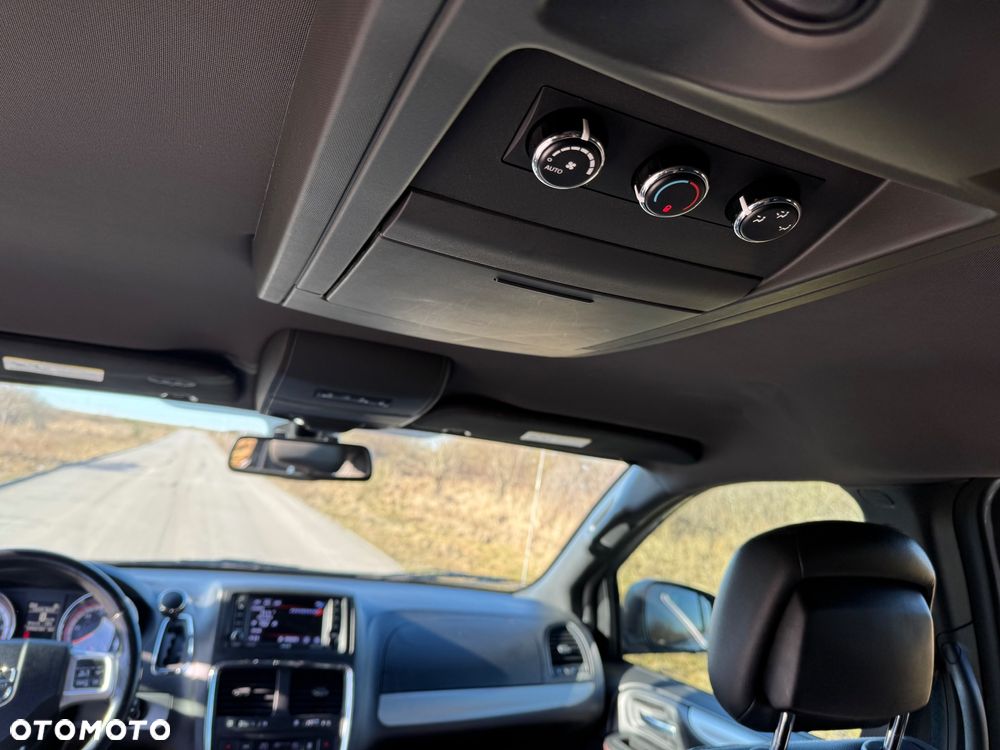 Dodge Grand Caravan - 21