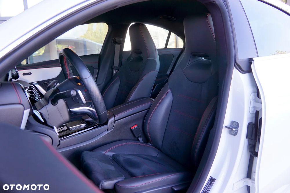 Mercedes-Benz CLA 180 AMG Line 7G-DCT - 19