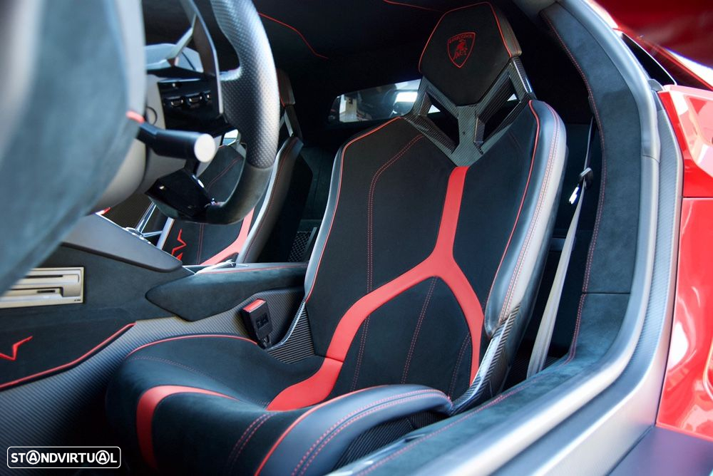 Lamborghini Aventador 6.5 V12 LP750-4 SV - 23