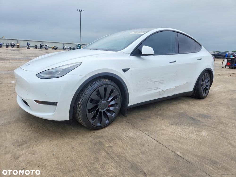 Tesla Model Y Performance AWD - 3