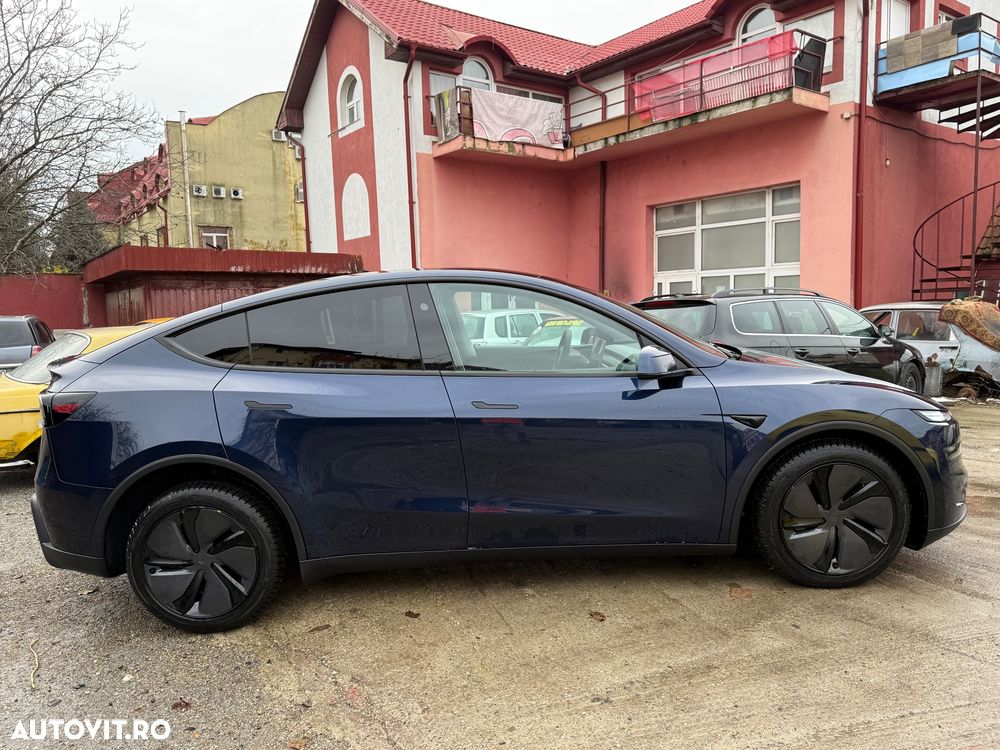 Tesla Model Y Long Range AWD Premium - 6