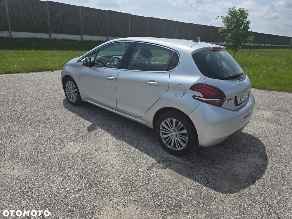 Peugeot 208 1.2 PureTech Allure S&S - 6