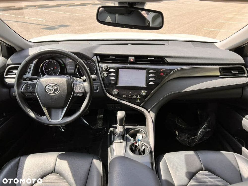 Toyota Camry 2.5 LE - 6