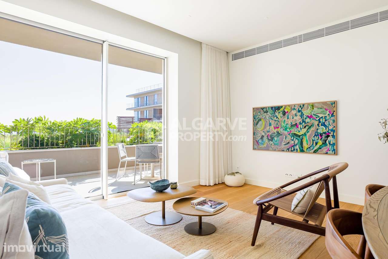 Luxuoso apartamento T2 novo em frente à Praia de Quarteira, Algarve - Grande imagem: 5/27