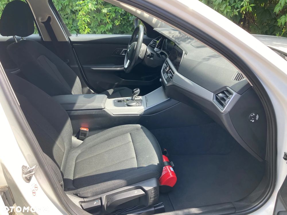 BMW Seria 3 318i Advantage - 16