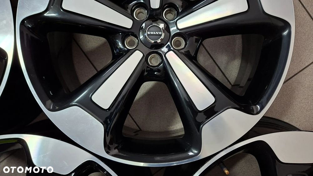 Felgi Aluminiowe 20 Volvo XC 40 5x108 ET 50.5 - 9