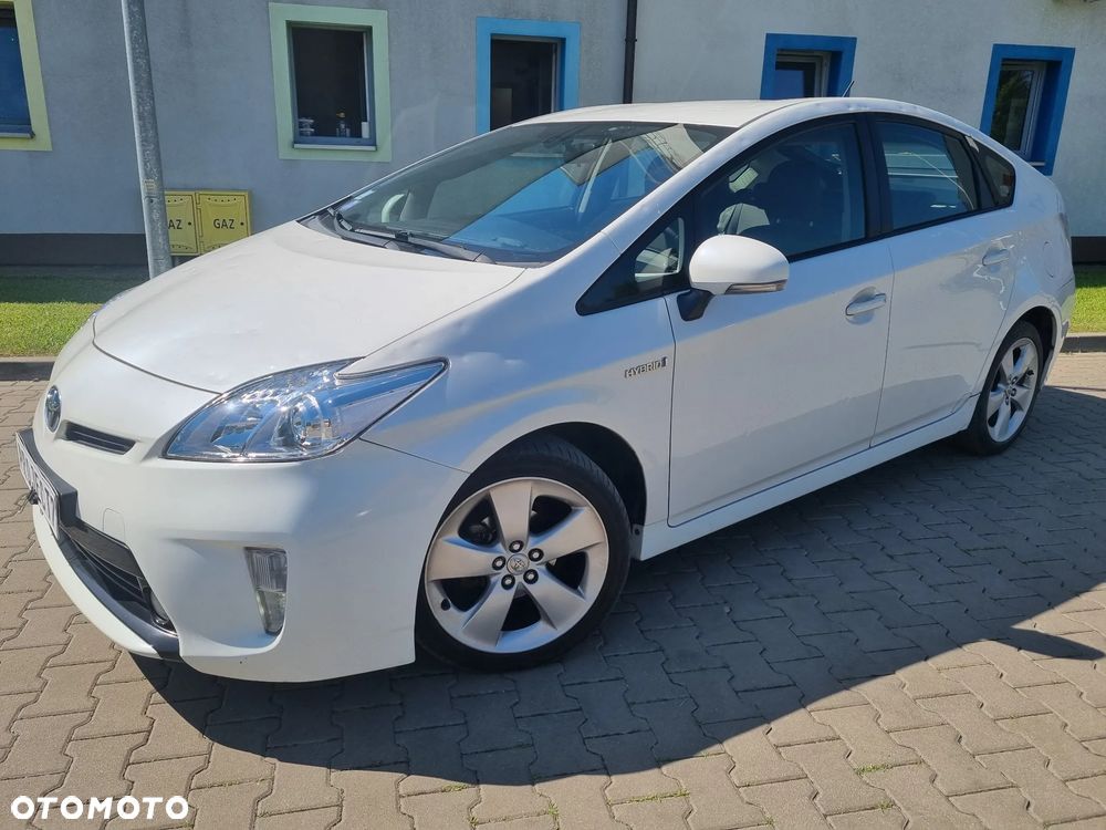 Toyota Prius (Hybrid) Executive - 2
