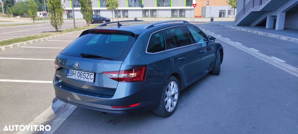 Skoda Superb Combi 2.0 TDI DSG Ambition - 3