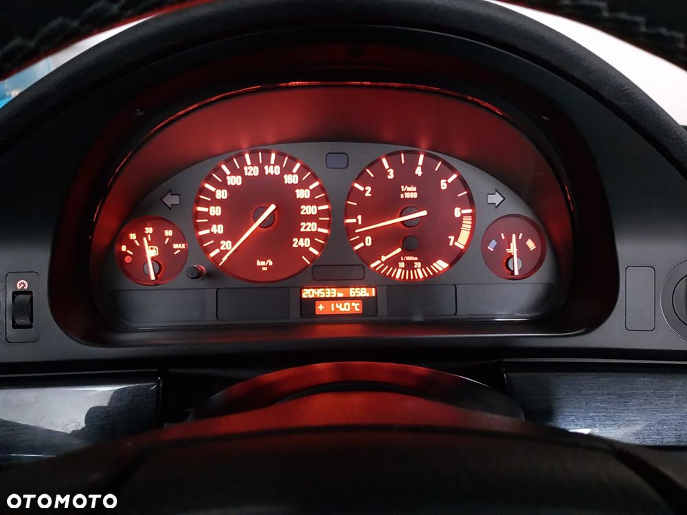 BMW Seria 5 523i - 7