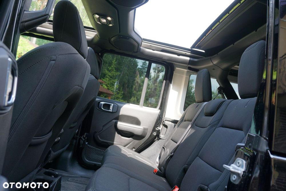 Jeep Wrangler - 21