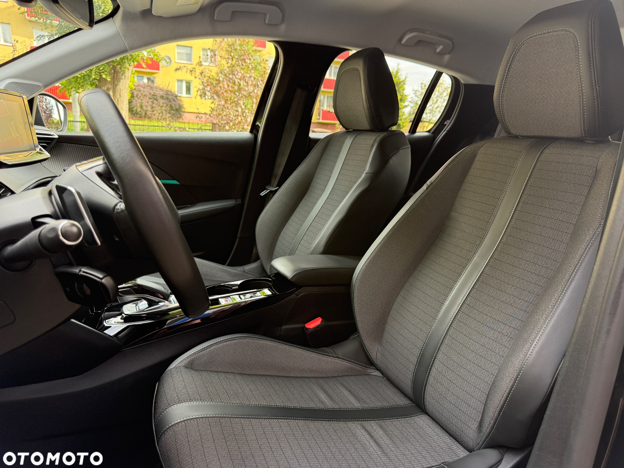 Peugeot 208 PureTech 100 EAT8 Allure Pack - 28