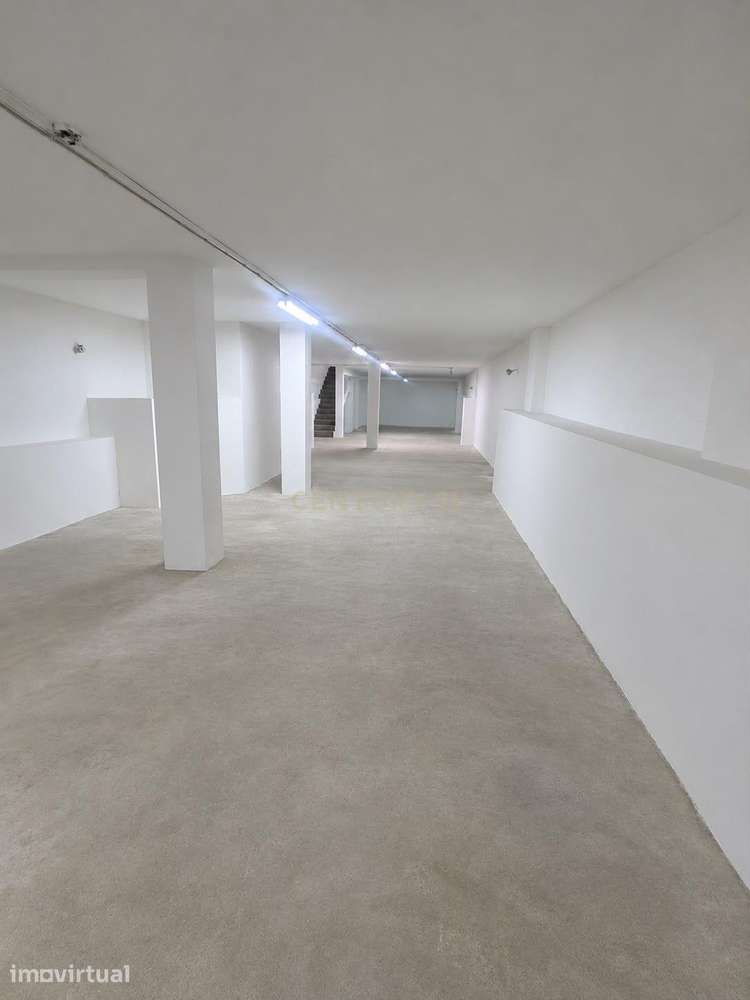 Espaçoso Imóvel Usado no Bonfim, Porto - 540m² - Grande imagem: 2/18