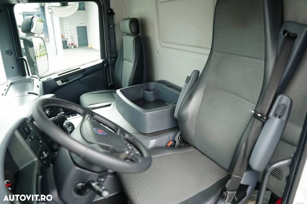 Scania P 320 / SOLO / CORTINĂ - 8.5 M / 4X2 / DHOLLANDIA LIFT / PODEA REZISTENTĂ / EURO 6 - 30