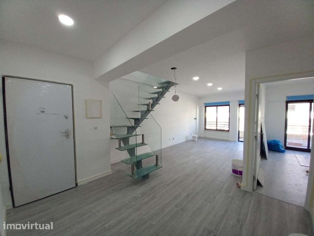 Apartamento Duplex Totalmente Remodelado na Costa da Caparica - Grande imagem: 2/44