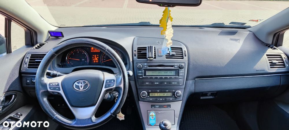 Toyota Avensis 2.0 D-4D - 17