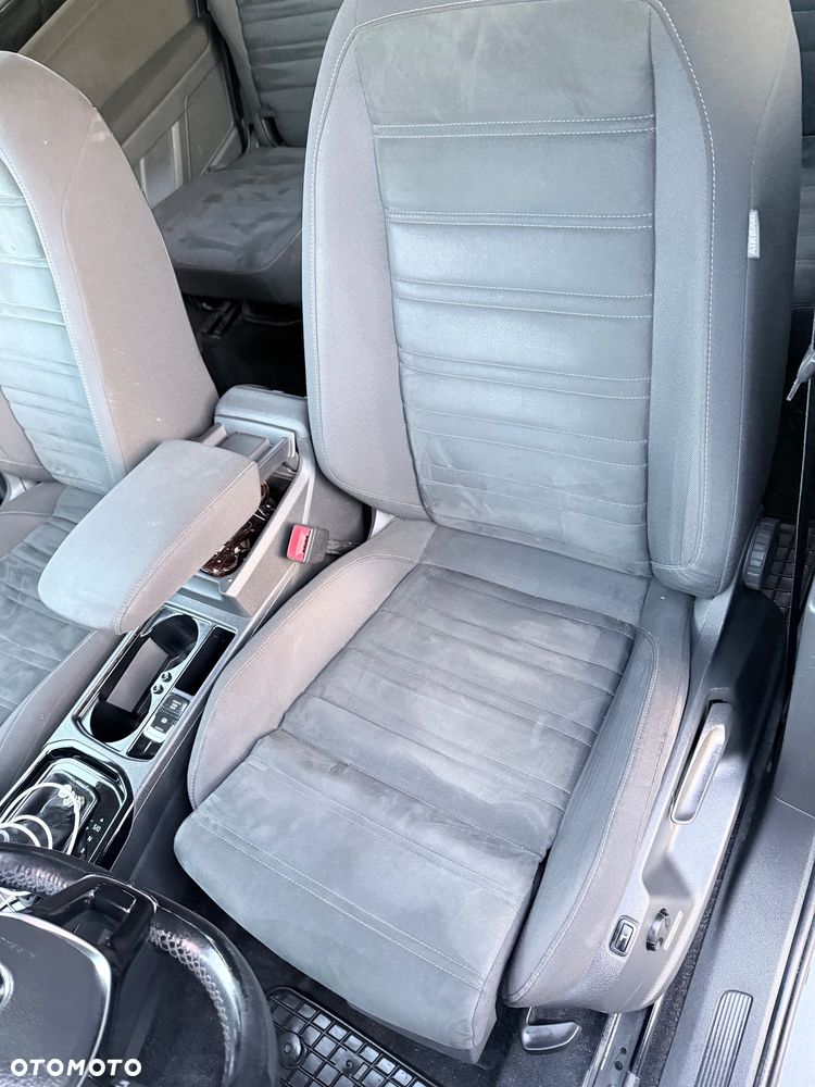 Volkswagen Touran - 17