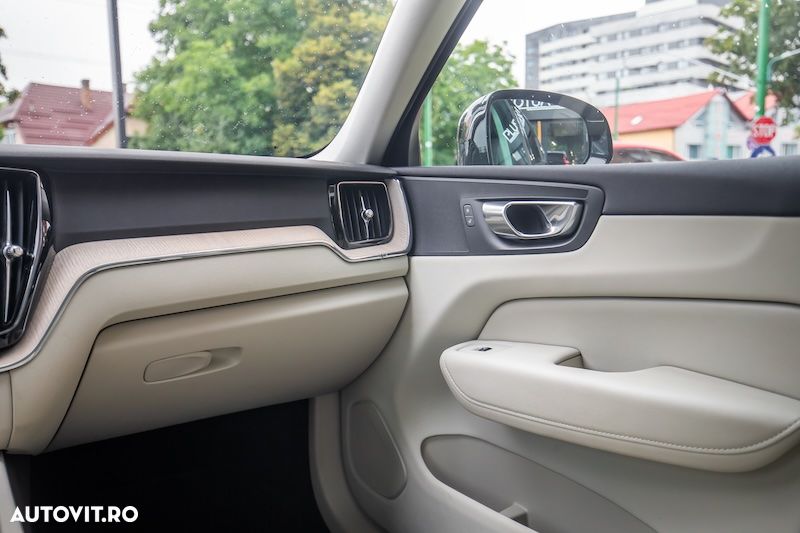 Volvo XC 60 B4 MHEV AT FWD Core - 21